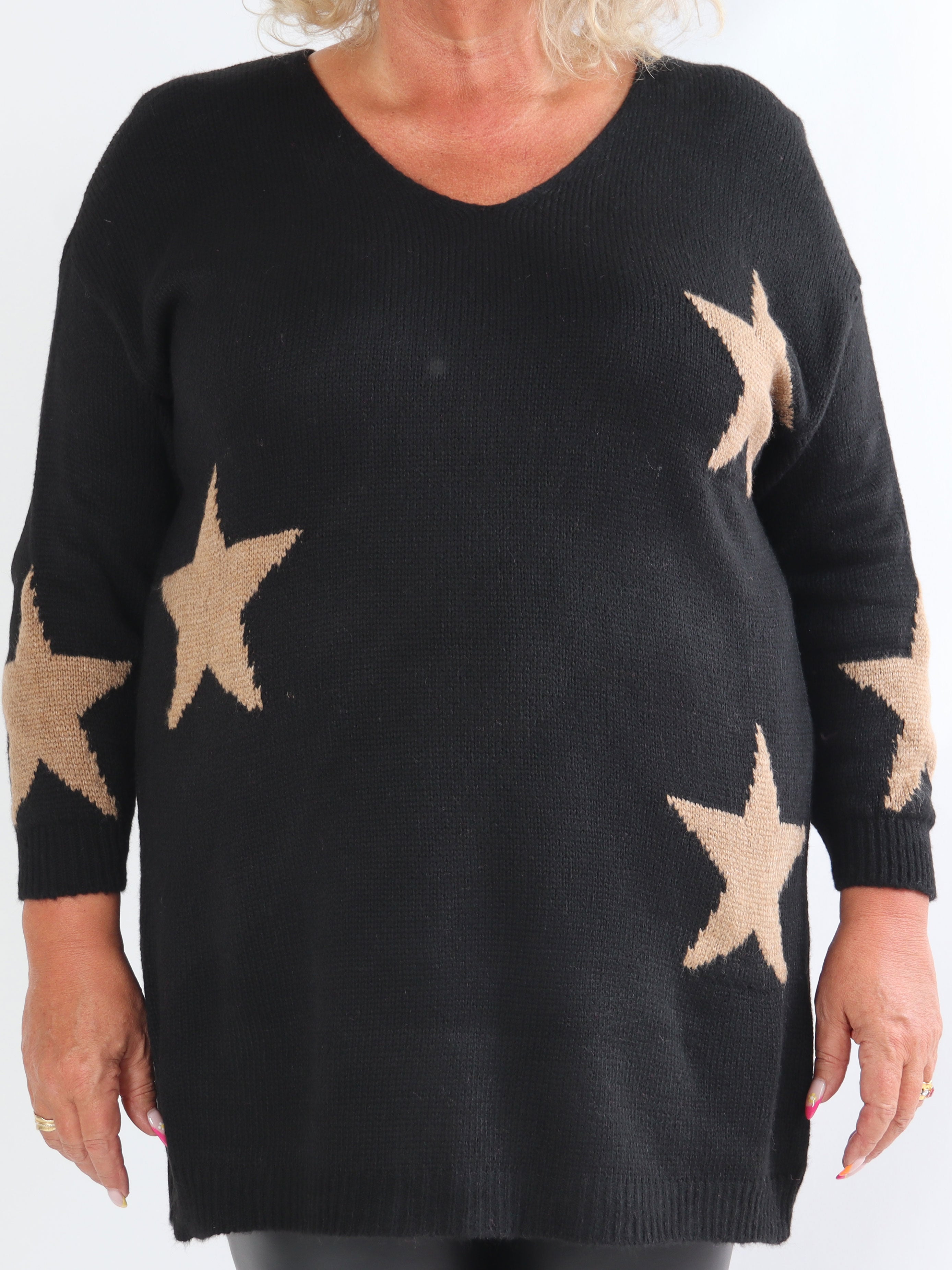 Zaria - Plus size strikkjole med stjerner og v-udskæring